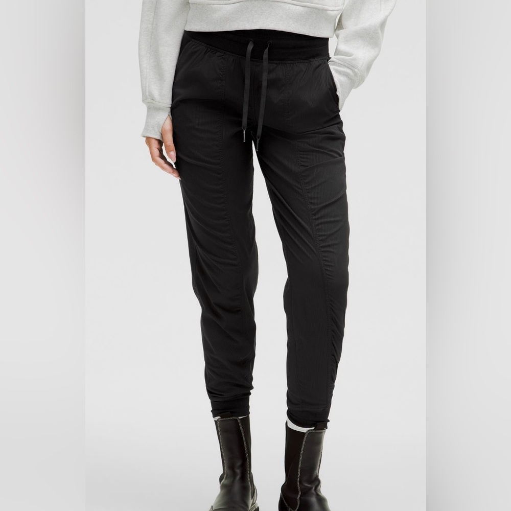 Lululemon Dance Jogger Mid Rise size 6